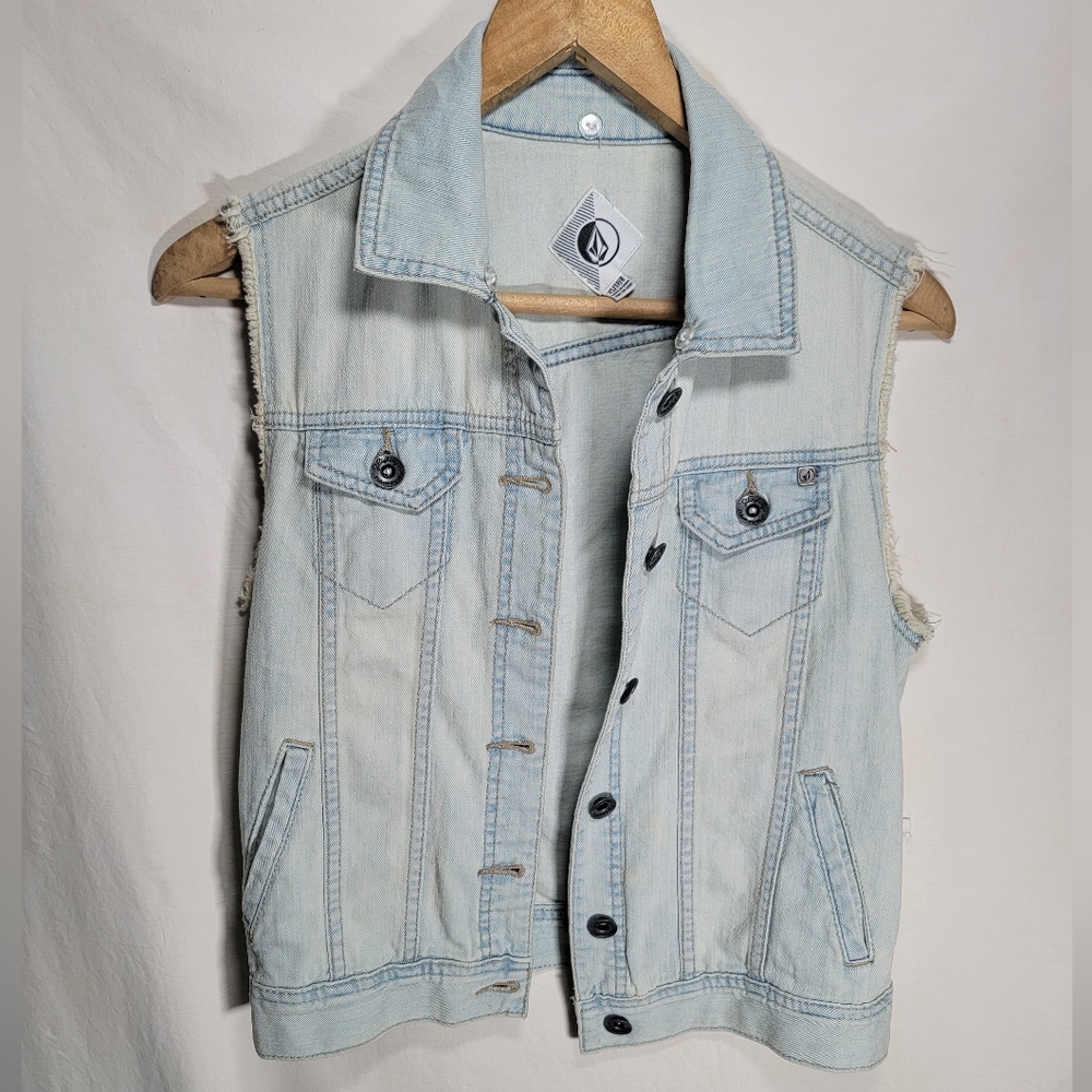 Volcom stone wash XS denim jean button-up vest.  Really nice in great shape.